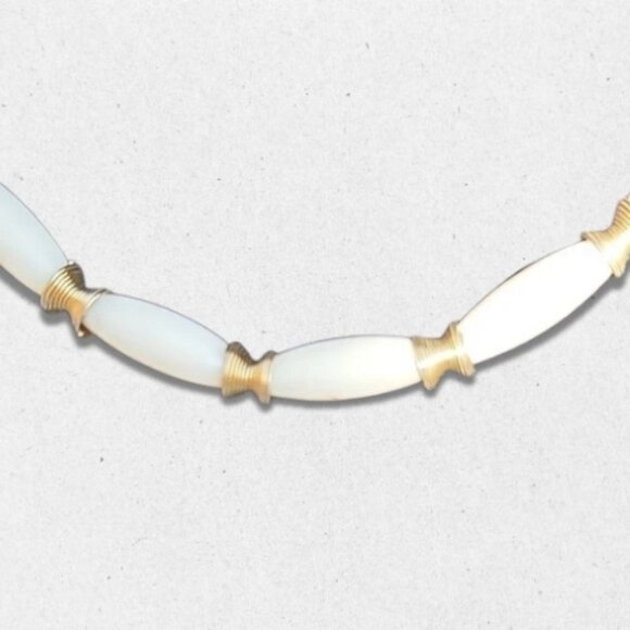 Vintage Crown Trifari Lucite Beads Necklace Spring Ring Closure White/Gold W OS - Picture 2 of 4